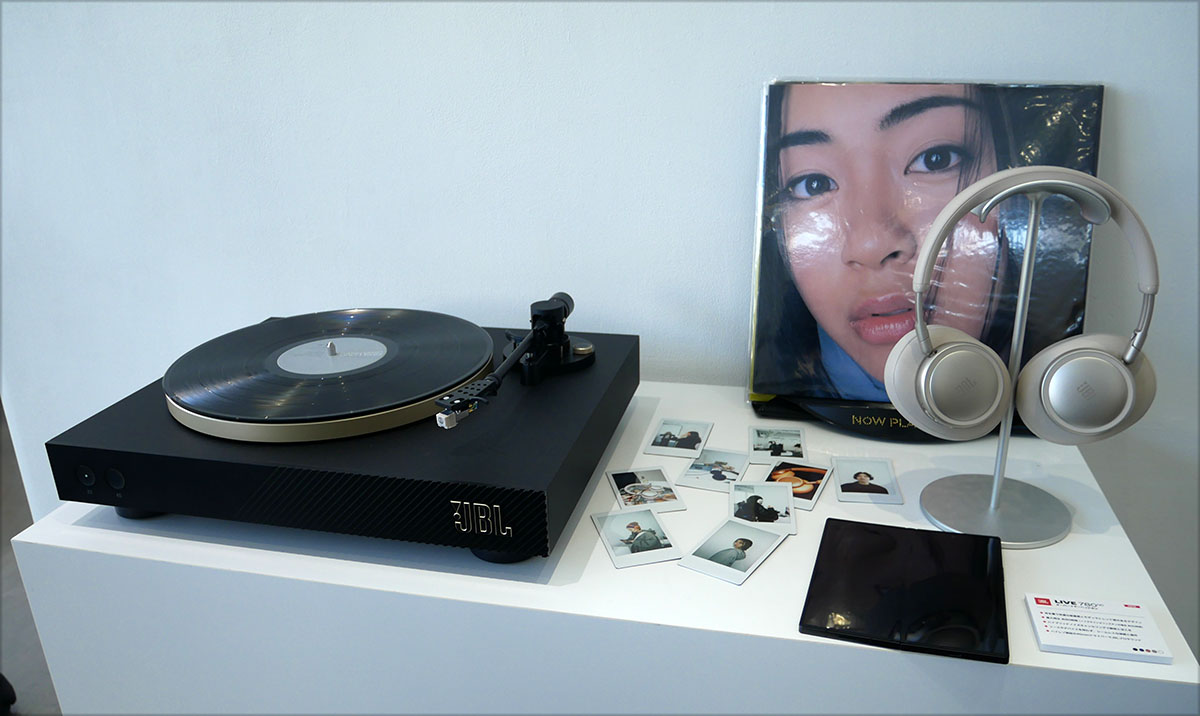 画像: アナログレコードをBluetooth経由で試聴。現在のレコード鑑賞のひとつのスタイルになりそうだ