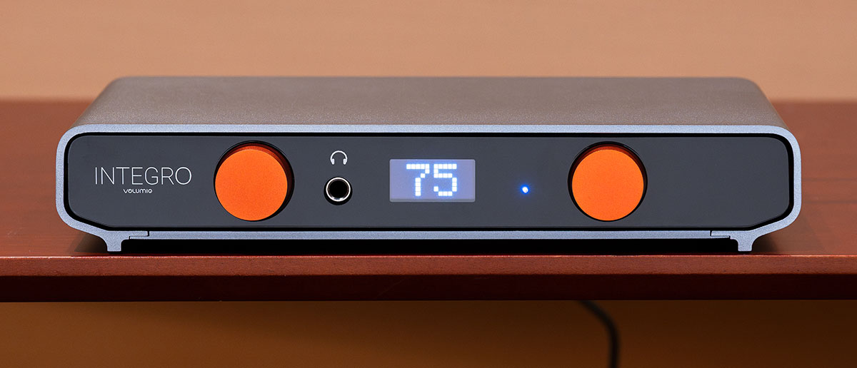 画像1: Volumioのネットワーク機能内蔵プリメインアンプ「Integro」は、透明感に満ちた歌声を伸びやかに描写する。“まさに、今の時代に相応しいコンパクト＆高品質システムである”