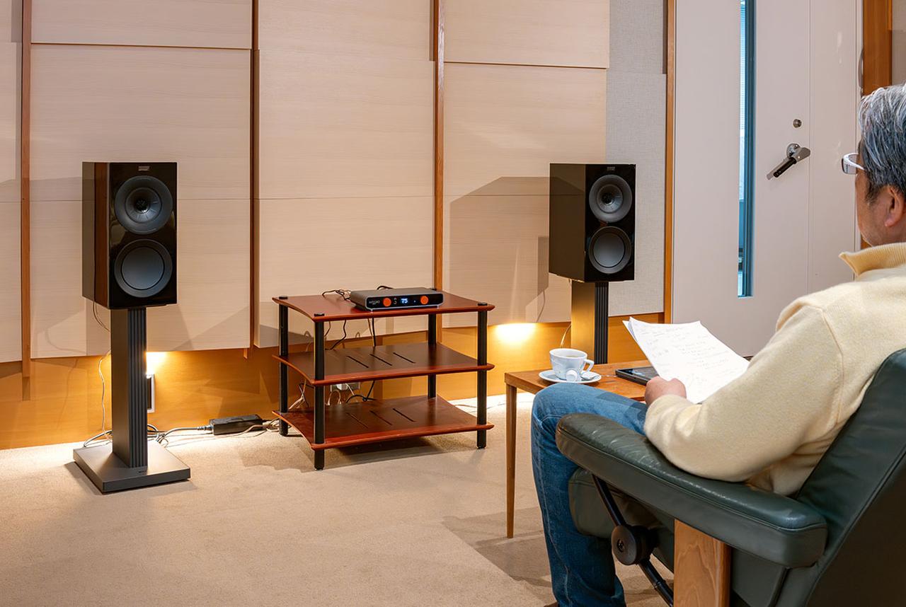 画像: 「Integro」はネットワークオーディオ再生機能も備えているので、本機とスピーカーをつなぐだけで、ハイレゾストリーミングなどの音源も楽しめる。今回は、聴取距離約1.5mというニアフィールド・リスニングでその実力を確認している