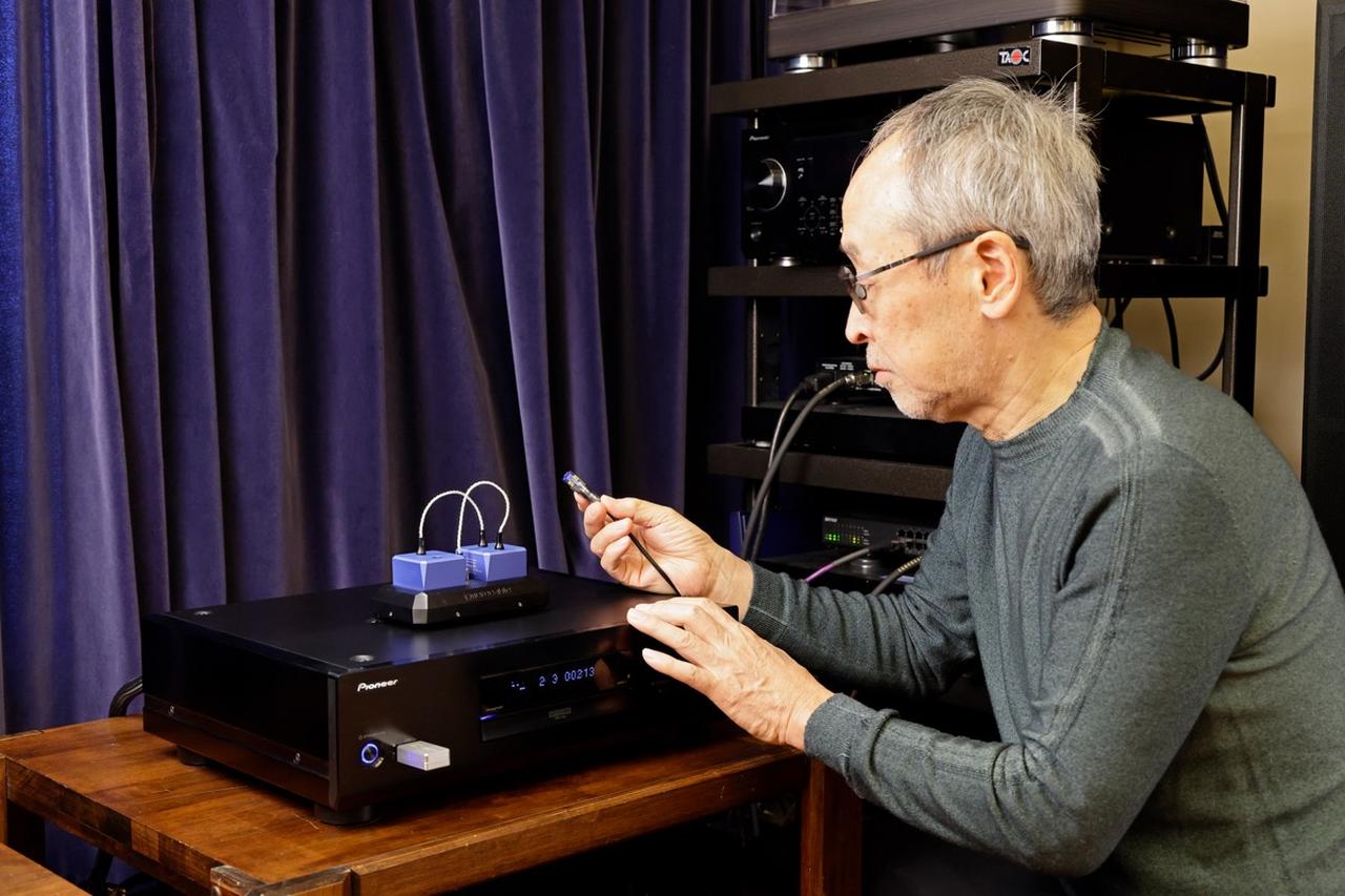 画像: インクレケーブル「 iEARTH（アイ・アース）」。様々なノイズを除去／低減する新発想アイテム。音質、そして画質への確かな改善効果に驚く。藤原陽祐の『実験＠山中湖ラボ』 - Stereo Sound ONLINE