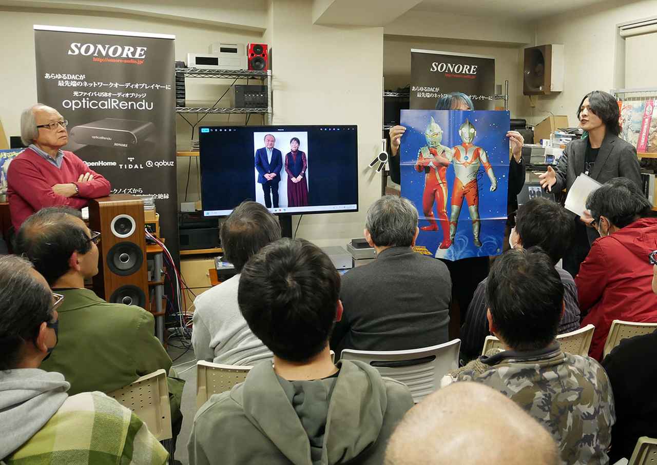 画像: 第一部、第二部それぞれの参加者の中から1名ずつに、桜井浩子さんのサイン入りポスターがプレゼントされた