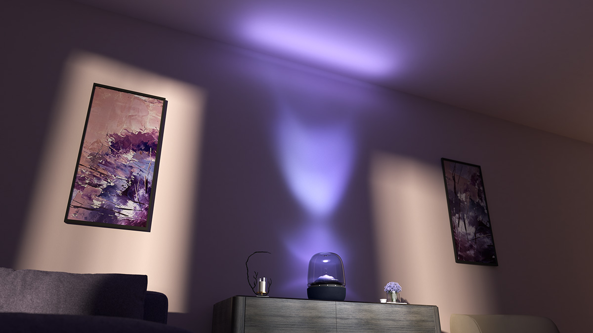 画像: 壁際に設置すれば、壁面から天井にかけて、幻想的なライティングが楽しめる