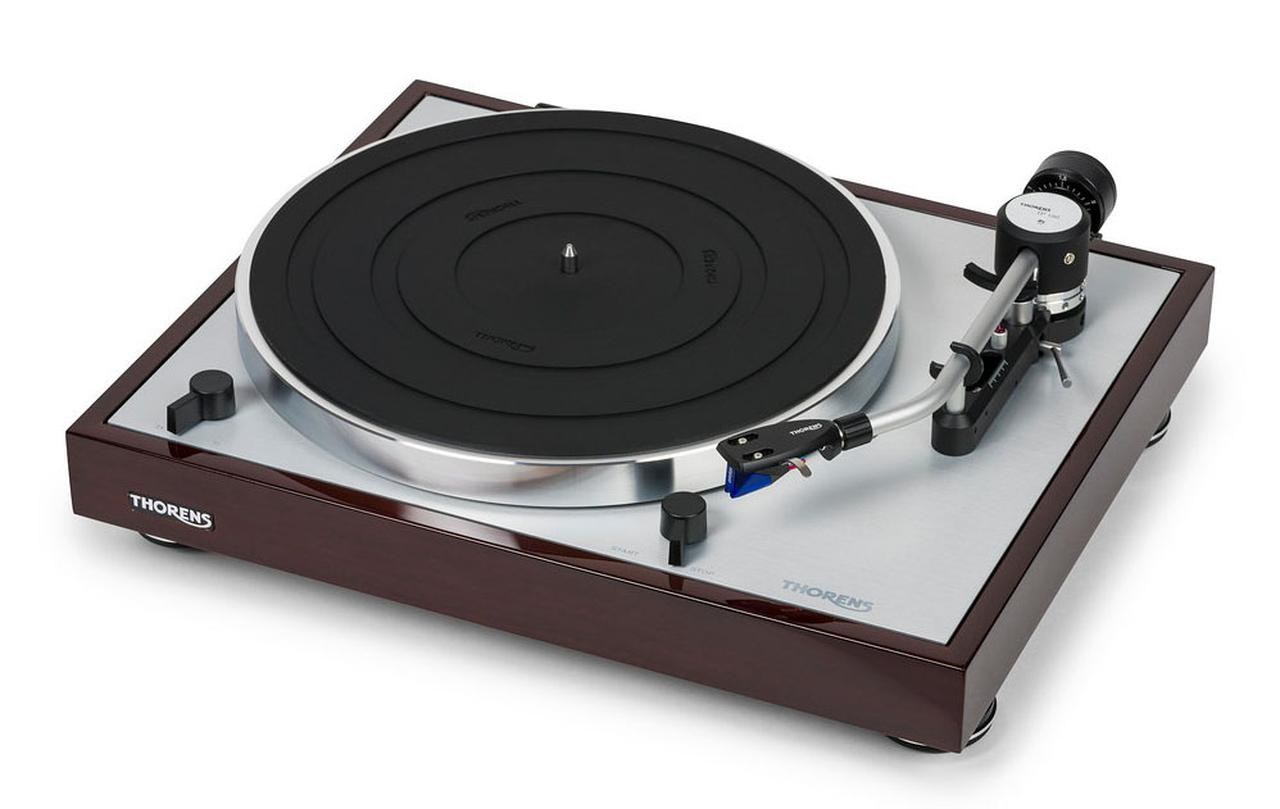 画像: トーレンスのダイレクトドライブモーター搭載レコードプレーヤー「TD403DD」が、9月1日に発売。トーンアームには「TP150」を、シェルにはオルトフォン製「2M Blue」を装着済み - Stereo Sound ONLINE