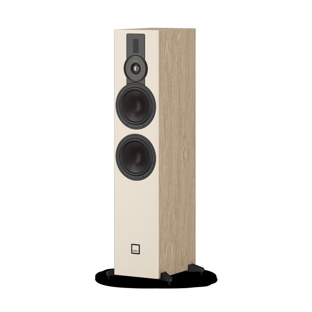 ビックカメラ新宿西口店、DENONの新レコードプレーヤー「DP-500BT