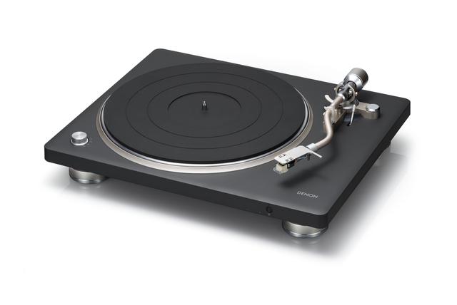 ビックカメラ新宿西口店、DENONの新レコードプレーヤー「DP-500BT