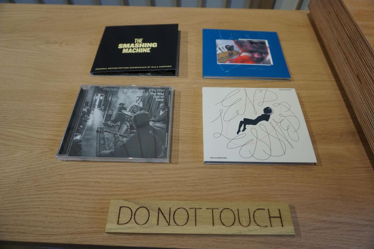 画像: Devon氏がセレクトした音源も展示されていた