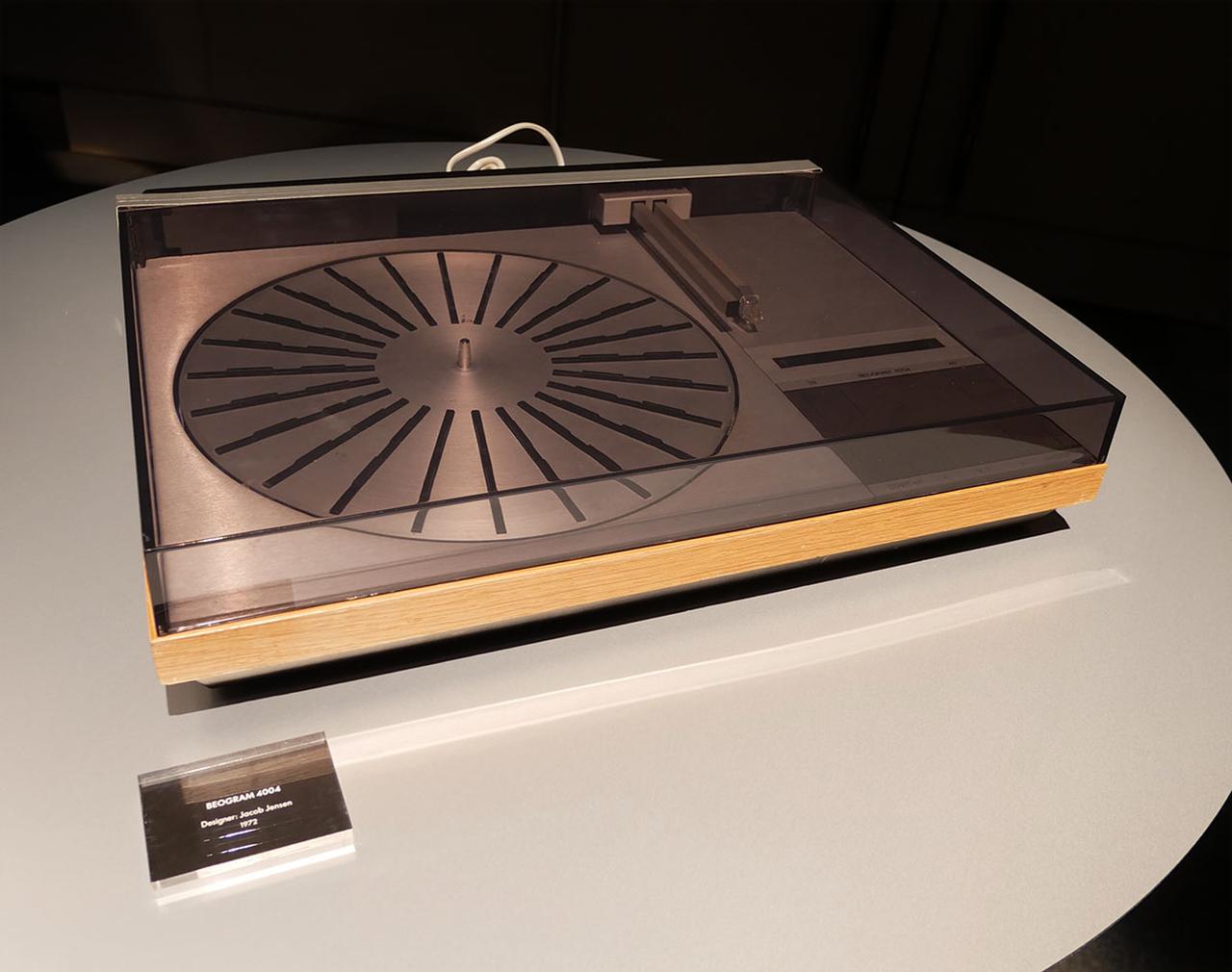 画像: B&Oを代表するレコードプレーヤー「BEOGRAM 4004」は1972年発売