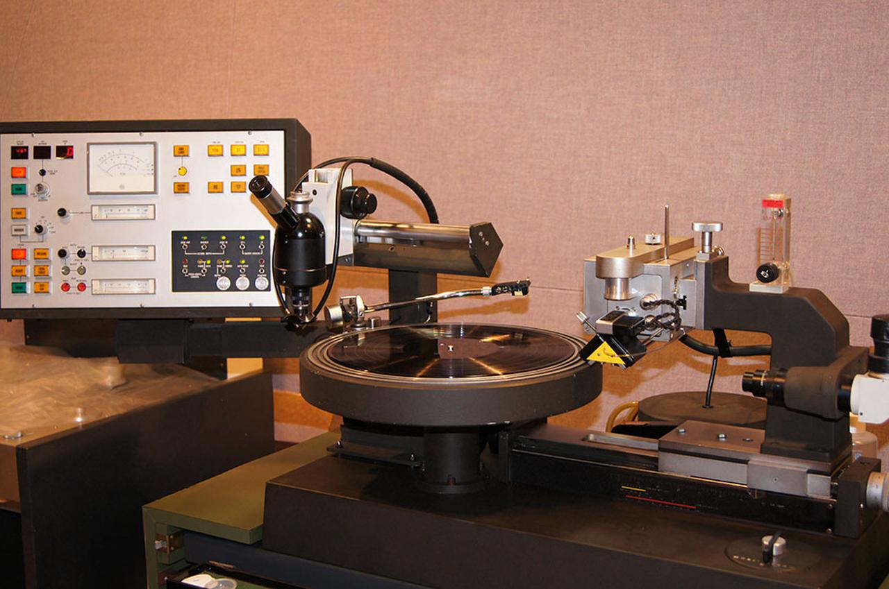 画像: ノイマン の「VMS-80」 カッティングレース