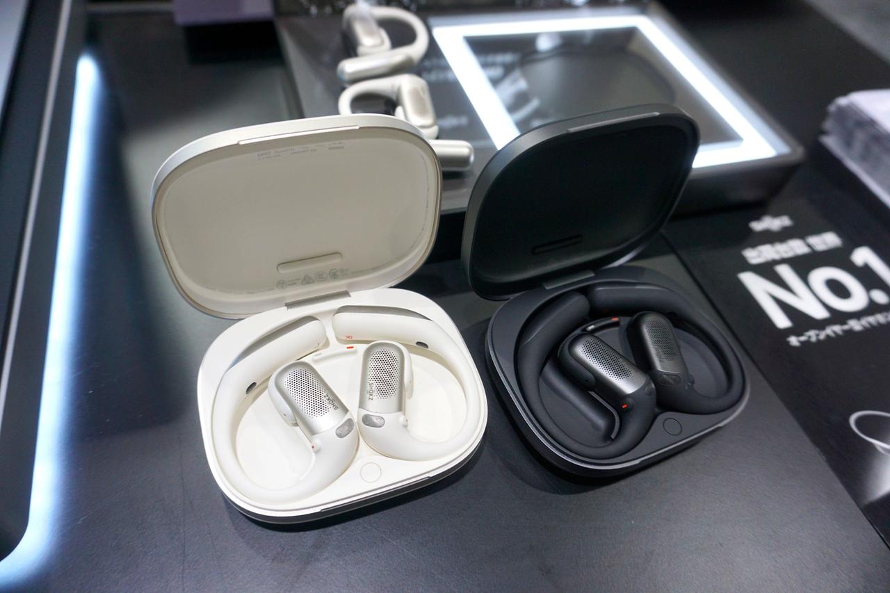 画像: 「OpenFit Pro」。カラーはホワイトとブラックの2色を展開