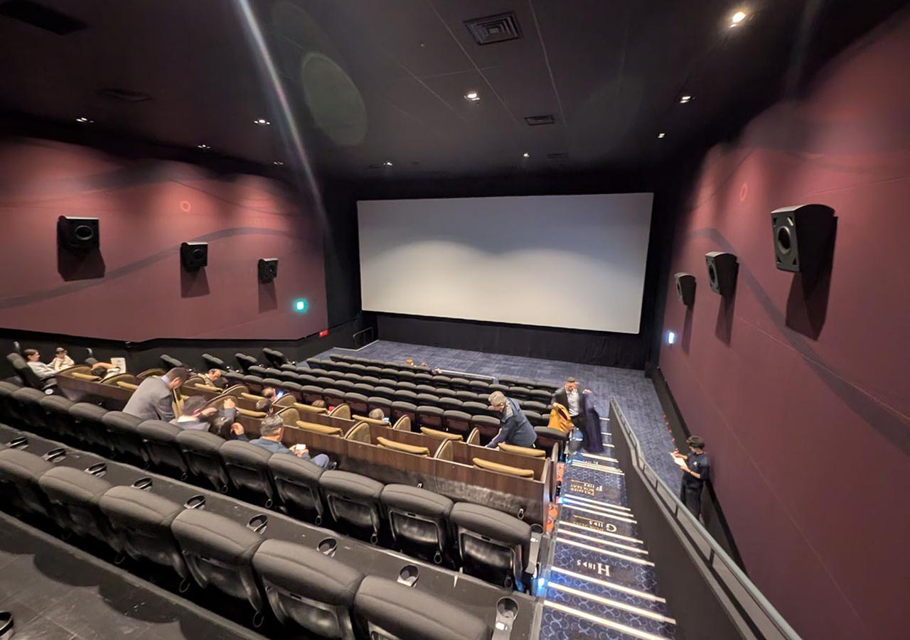 画像: SCREEN4 プレミアムシアターは、座席数174＋車椅子席2というサイズ。ＴＯＨＯシネマズ独自のTCXスクリーンとカスタムスピーカーによるプレミアムサウンドが特長だ