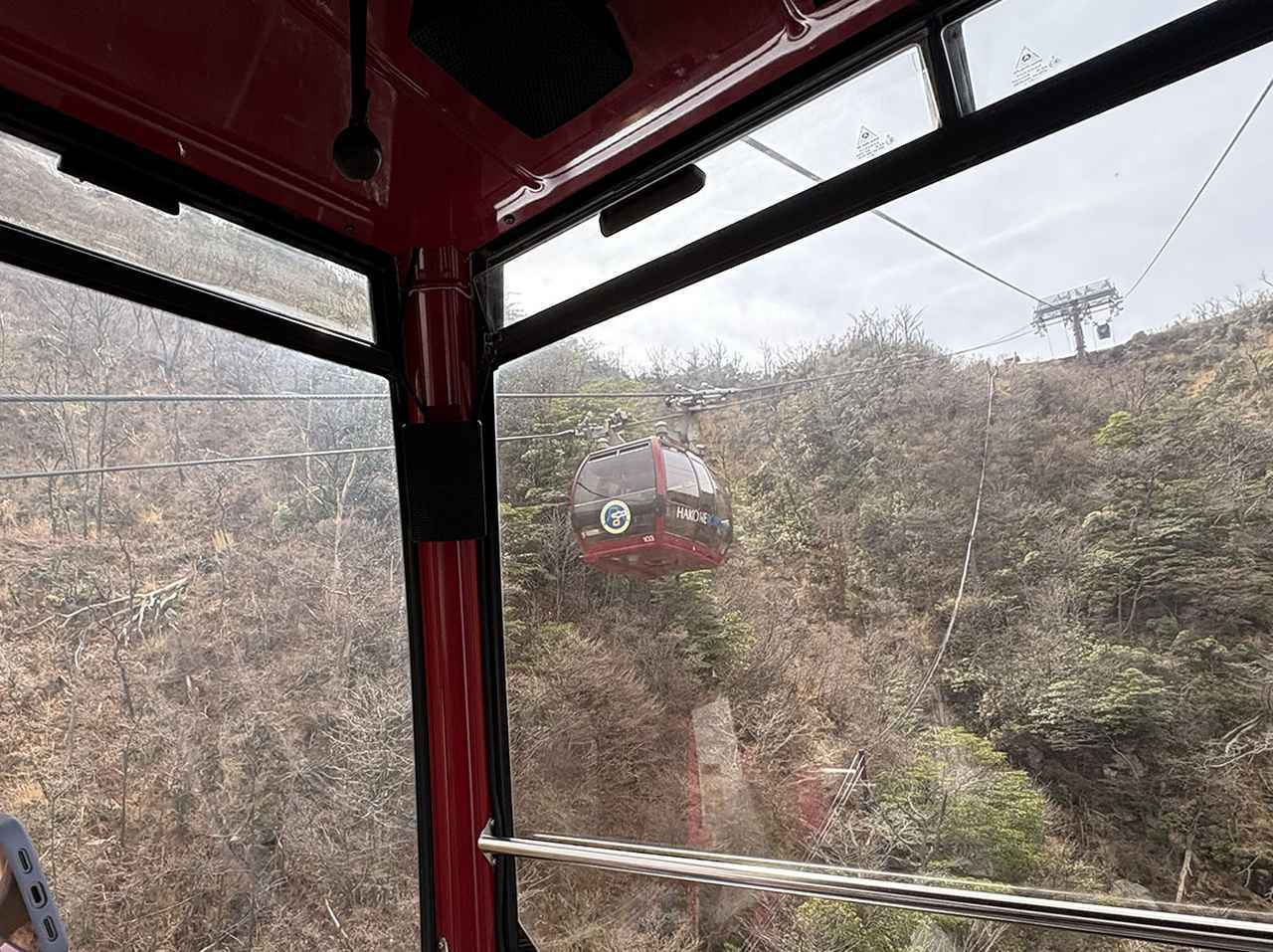 画像: 早雲山駅から大涌谷駅までの片道、約10分の時間で、箱根の絶景とドルビーアトモスの没入サウンドをのたしめる。尾根を超えた瞬間に広がるカルデラの眺望と音楽の一体感は最高です