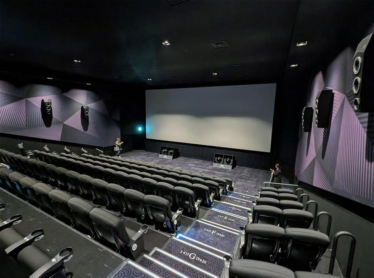 画像: SCREEN2 轟音シアターの全景。座席数184＋車椅子席2という空間で、“これでもか！”というほどの大迫力サウンドが楽しめる