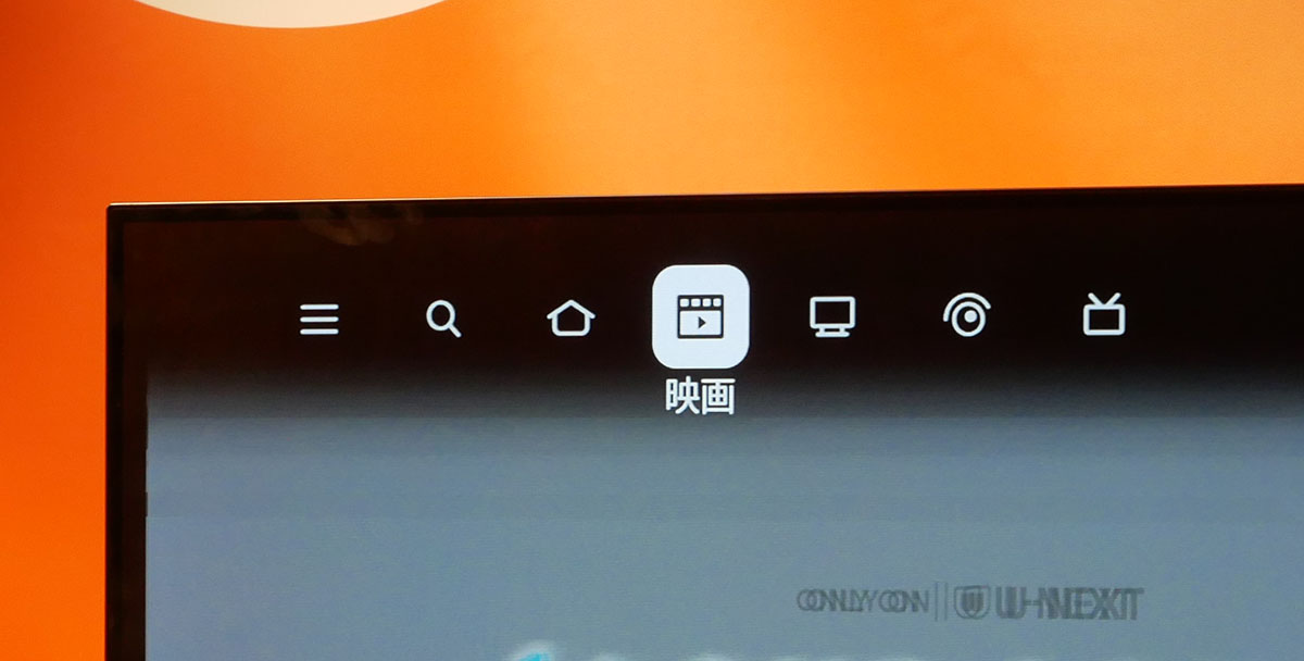 画像: 新UIの左上にはこれらのアイコンが並んでいる。左から「メニュー」「検索」「ホーム」で、その隣の4つが新設されたビデオタブになる。好みのジャンルを選ぶと、画面にお薦めコンテンツが並ぶ仕組みだ