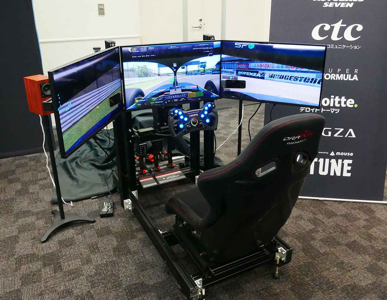画像: レグザは、JAF公認のeスポーツリーグ「UNIZONE2026」のサポートカンパニーでもある。説明会の会場には同社モニターを使ったシミュレーションシステムも設置され、その優秀さをアピールしていた