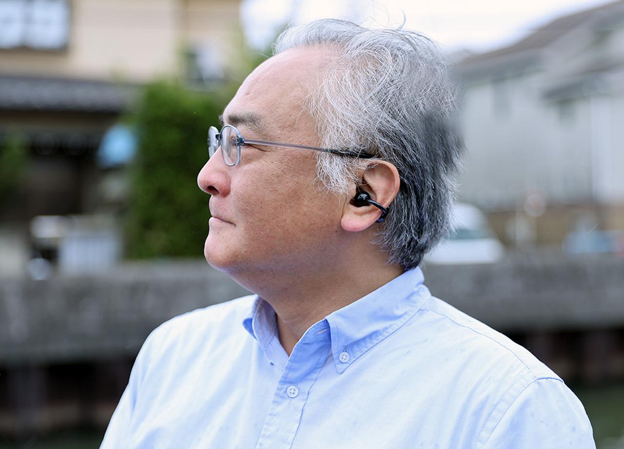 画像: 滑らかで気持ちよくフィットする装着感。表面は指紋や手の汚れが目立たない処理が施され、毎日使いに配慮した使いやすさを備える