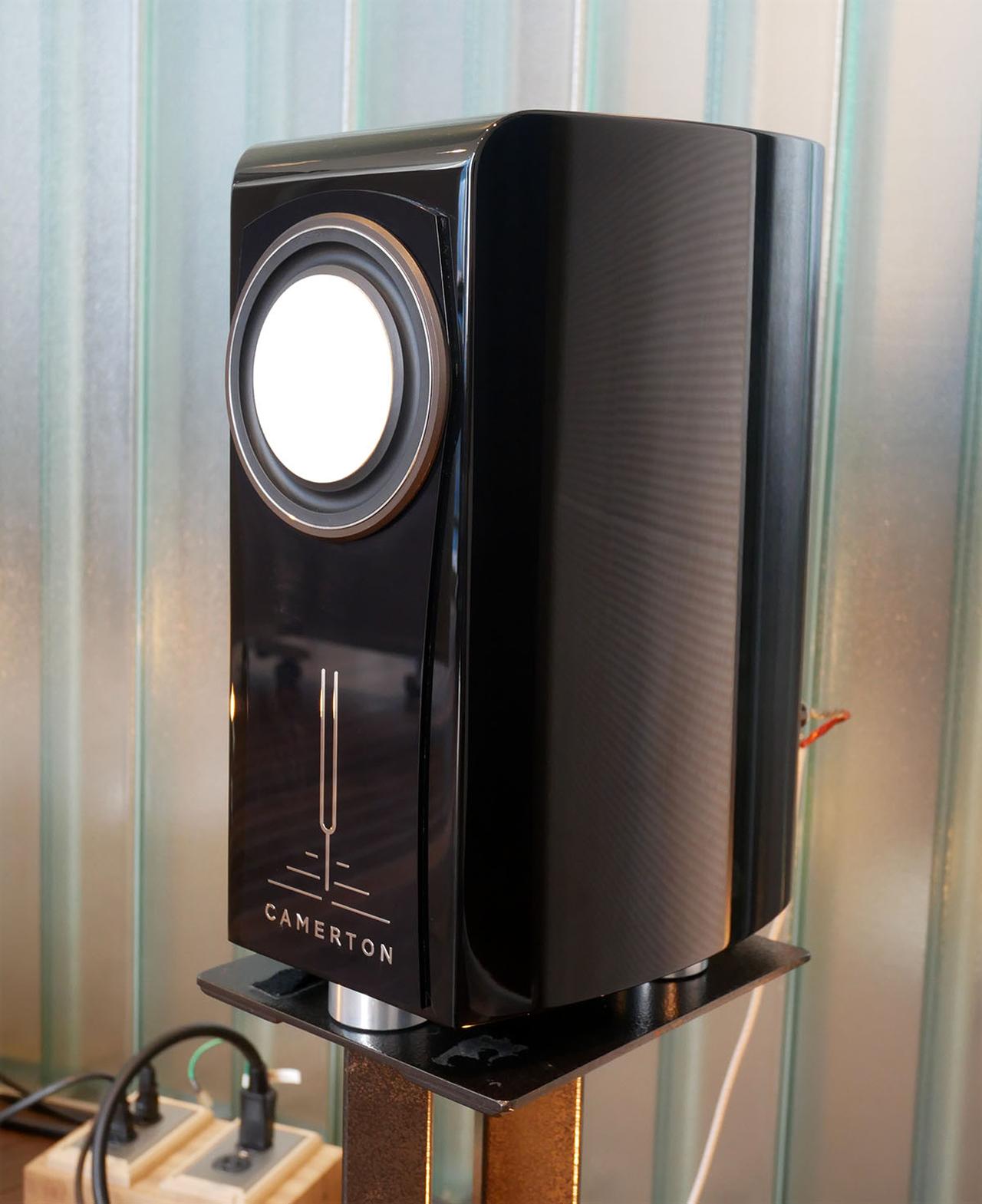 画像: 【春のヘッドフォン祭 2026 リポート04】飯田ピアノは、高級スピーカーのデモも実施。完実電気のブースでは、750万円（？）の超弩級ヘッドホンシステムの音も聴けた