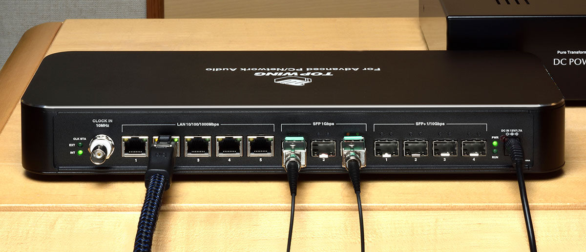 画像: 「OPT REF SW」は5系統のLAN（RJ45）ポートと7系統のSFPポートを搭載している。最近はSFPポートを備えたオーディオ用スイッチングハブも増えているが、ここまで充実しているのは本機くらいだろう