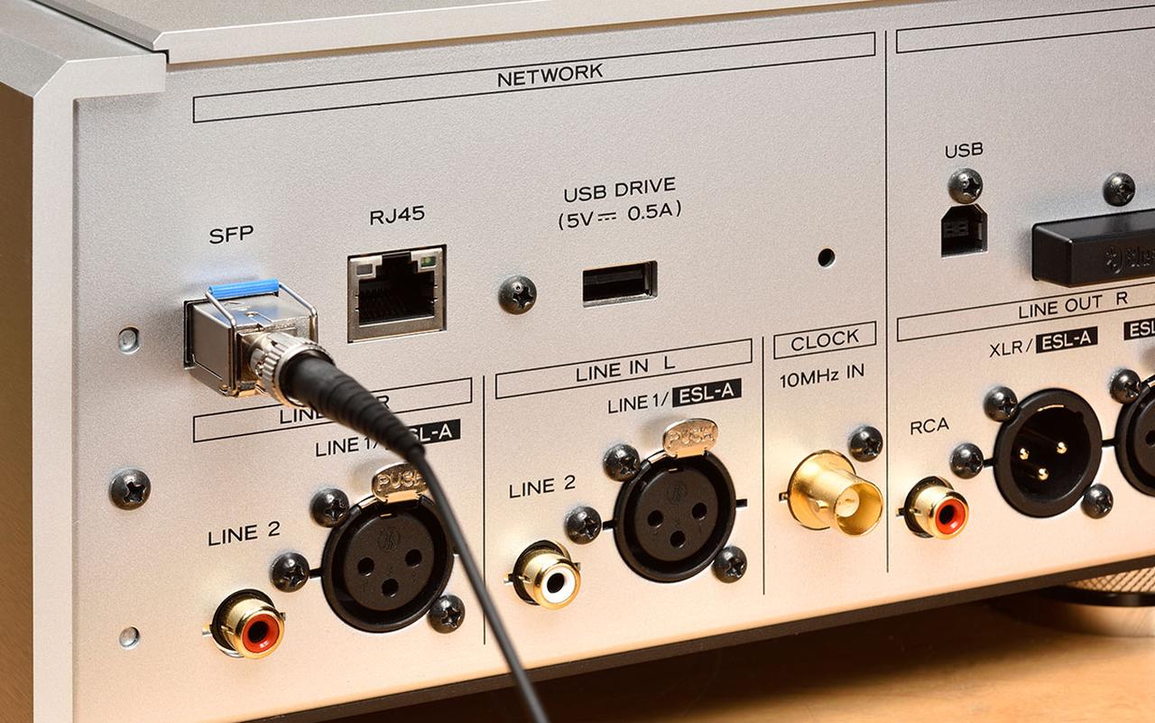 画像: 今回はSFP接続が可能なネットワークプレーヤーとして「N-05XE」を準備した。本機はプリアンプ機能も備えているが、今回はボリュウムはバイパスモードで使っている
