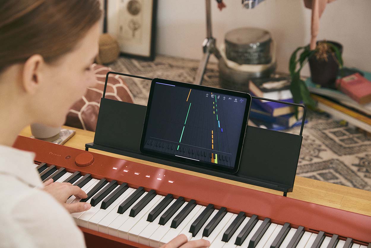 画像: アプリ「 ROLI Learn for CASIO」の使用イメージ