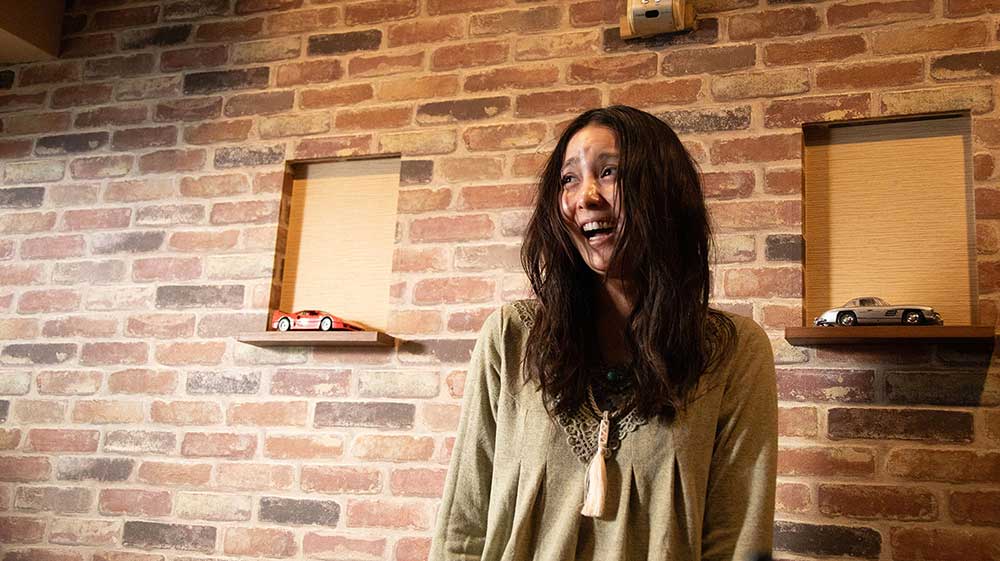 画像1: ホラー作『祝山』で、山に侵食されてゆく女性を熱演した「石川恋」にインタビュー。「私なりの“矢口朝子”を映画の中に存在させることはできました!」