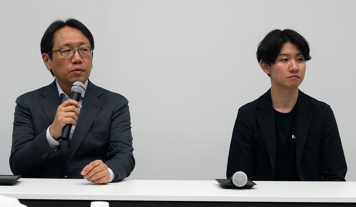 画像: 左がパナソニック株式会社 テレビ事業部 マーケティング部 部長の金澤貞善氏で、右がテレビ事業部 マーケティング部 国内マーケティング課の沖津大輔氏