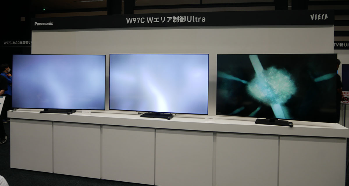 画像: バックライト駆動の比較も行われた。エリア分割が従来機からさらに細かくなったことで、中央の「TV-65W97C」はよりオリジナルの映像に近い形状が再現できるようになった