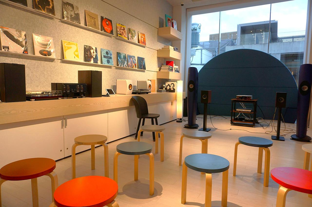 画像: イベントはKEF Music Galleryの2階に位置するイベントスペースで行なわれた