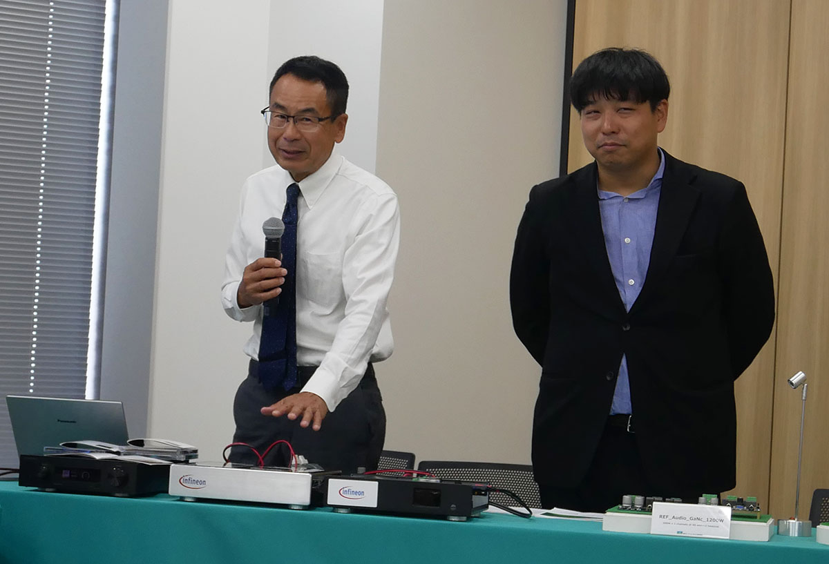 画像: 東京エレクトロンデバイスの望月和人氏（左）と山下智大氏（右）がデモを担当