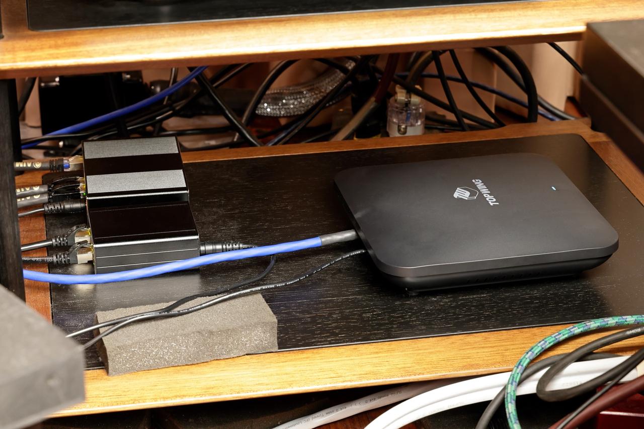 画像4: TOP WING《ネットワーク・インフラ改善計画（その2）》もはやハブは単なるネットワーク機器ではなく立派なオーディオコンポーネントになった。だからこそ設置や給電方法にこだわるべきなのだと実感した
