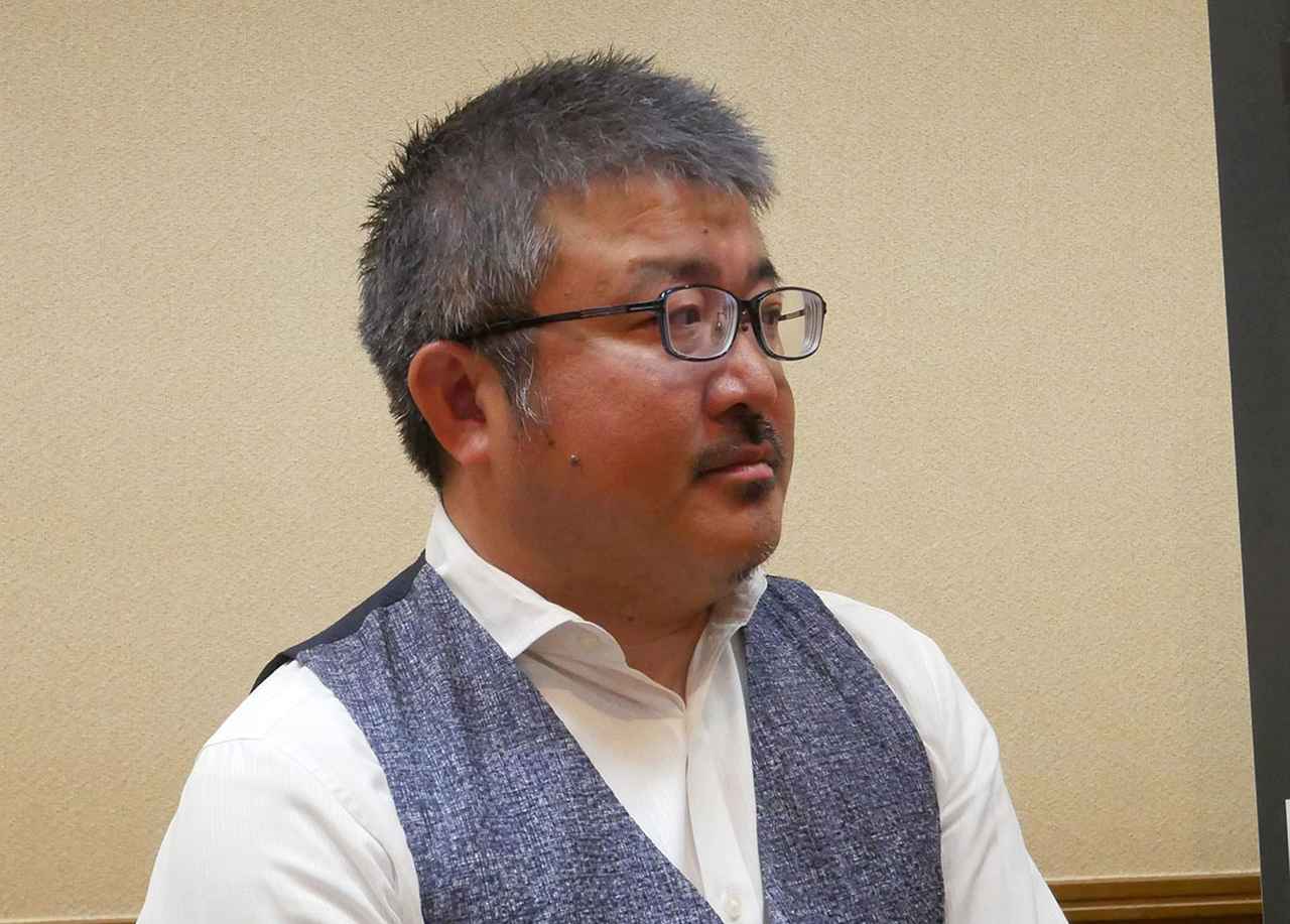 画像: ジブリ作品のパッケージの多くを手掛けてきた古城さん。今回も「（チェックのために）あと何回この作品を観るんだろう……」と話していた