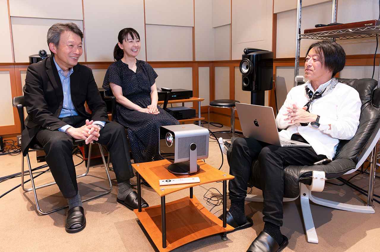 画像: 取材にはライカのスタッフもお招きし、製品の特長について解説していただいた。写真左から、ライカカメラジャパン株式会社 営業統括部 シニア・アドバイザー 岩佐 浩さん、同マーケティング部 部長 岸本典子さん