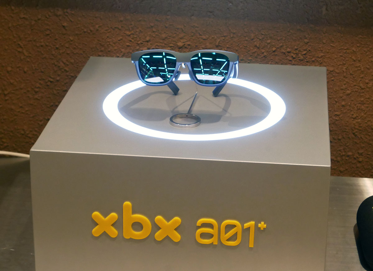 画像1: XREALの新ブランドxbxから、若者に向けたARグラス「xbx a01+」がデビュー。大画面を気ままに遊ぶ、新たな体験を提供
