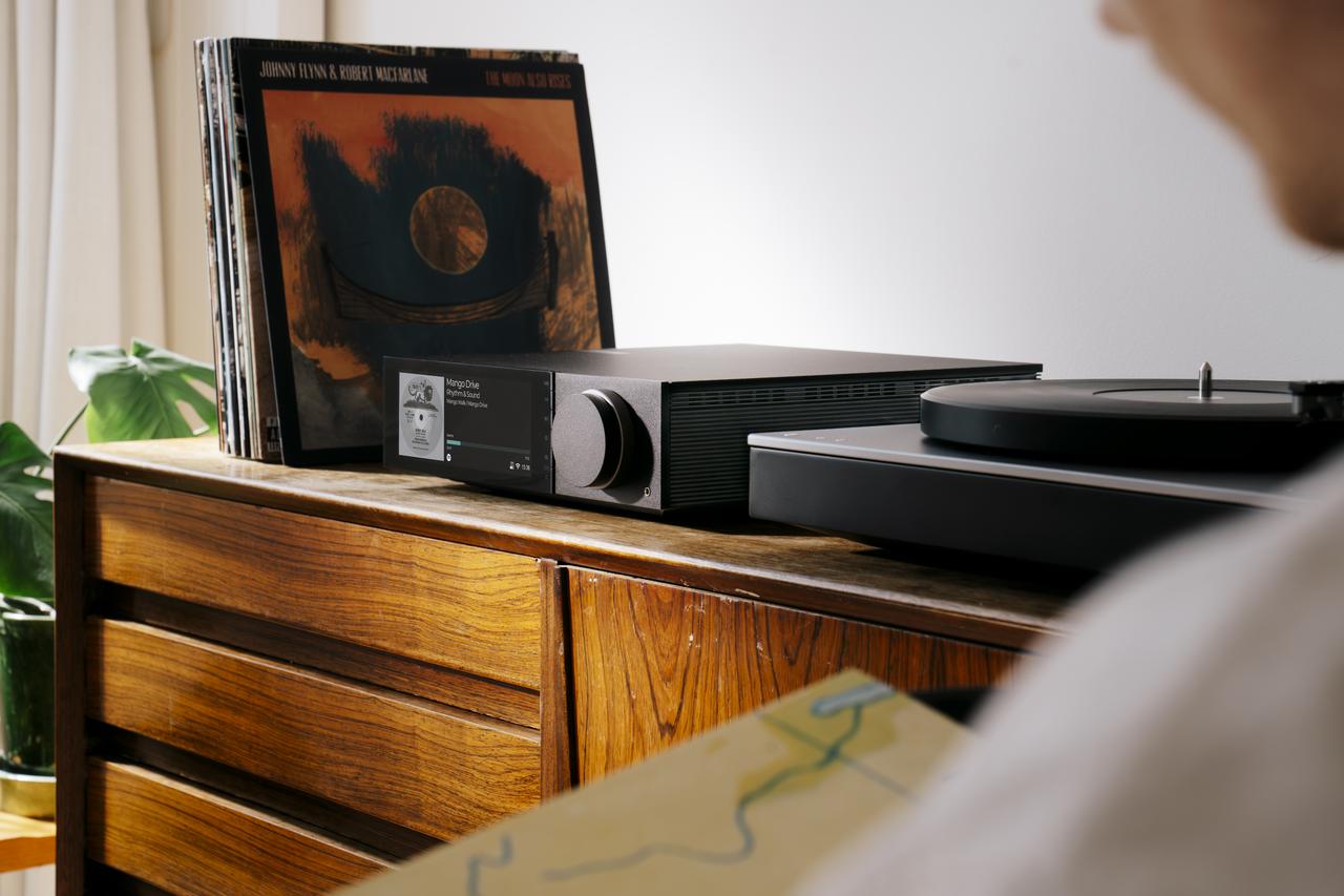画像: リビングルームでの音楽再生を素晴らしいものにする。それを真摯に考える方に向けたアイテムを作るのが、ケンブリッジオーディオだ