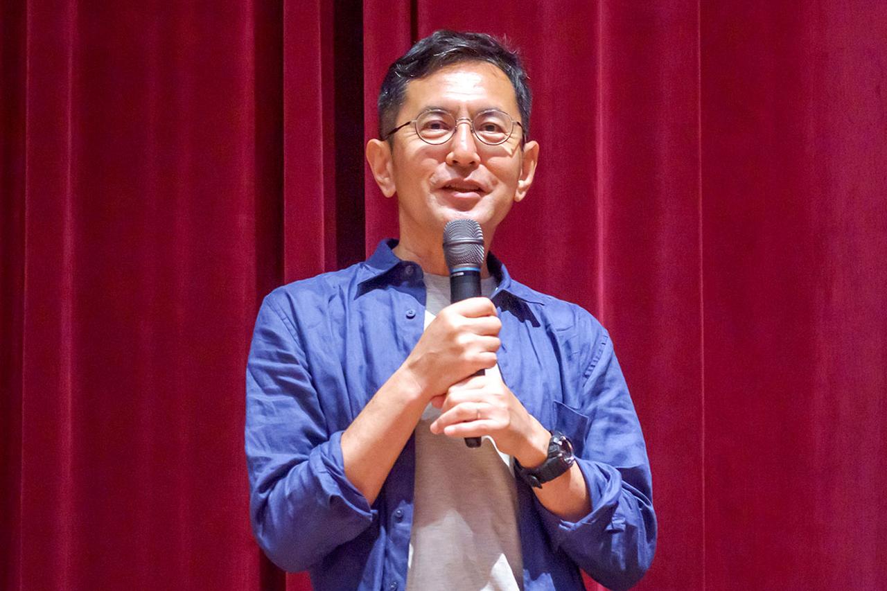 画像: ユーモアを交えながら質問に答える宮崎吾朗監督