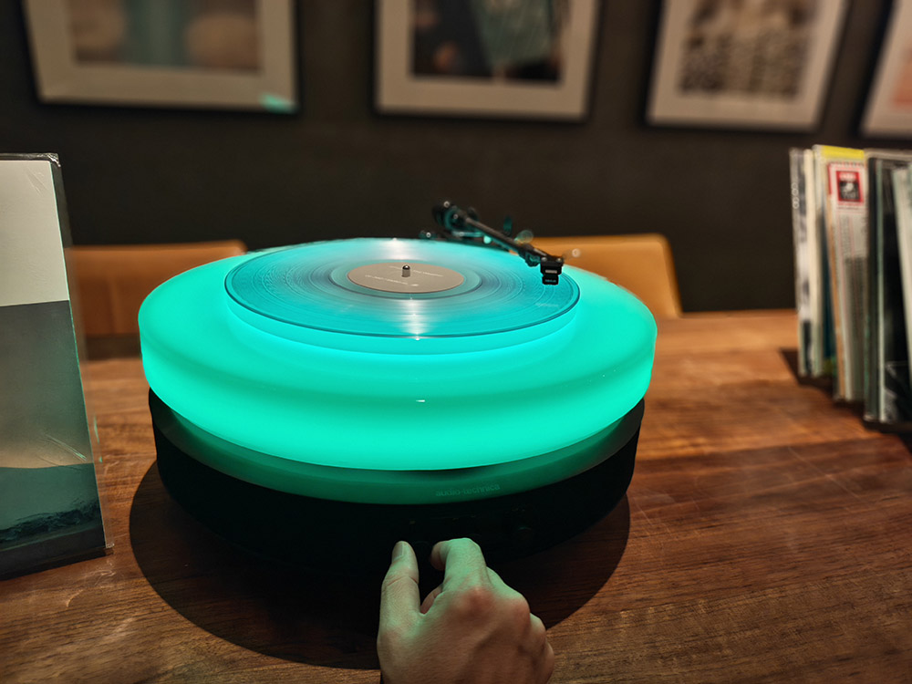 画像1: 【体験会リポート】オールインワン型のレコードプレーヤー「Hotaru」の体験会に参加してみたらっ!神秘的なLEDの光の揺らめきとバランスの取れたサウンドに酔いしれた