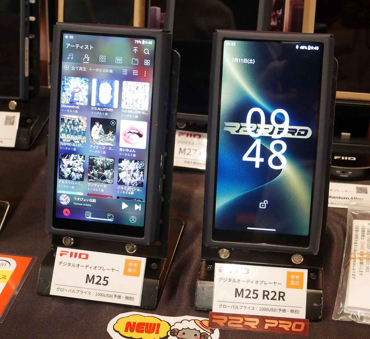 画像: FIIOのポータブルDAP「M25 R2R」と「M25」