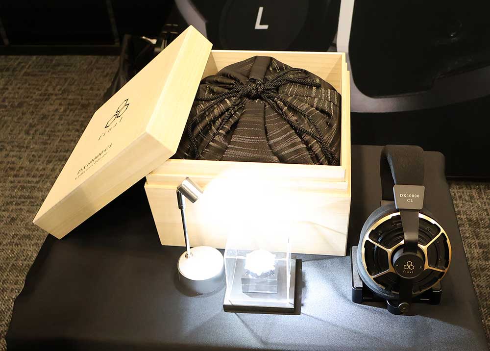 画像1: 【ポタフェス 2026夏 秋葉原 レポート1】 final、フラッグシップヘッドホン「DX10000CL」、有線イヤホン「A8000 DC」、寝ホン「ZE500 NYUMIN」など、話題の製品にファンが集結