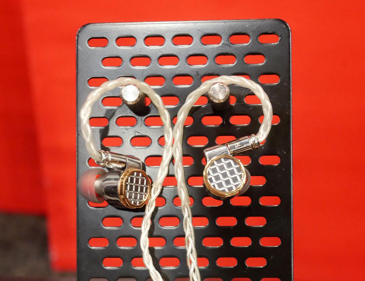 画像: SnowskyシリーズのIEM「OAK NANO」