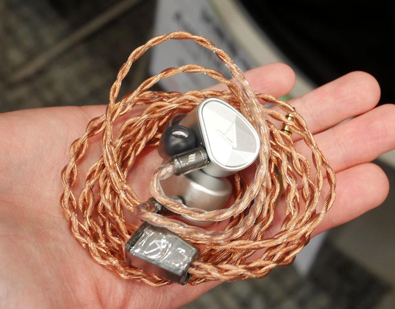 画像: Astell&Kernの有線イヤホン「CLARUS」