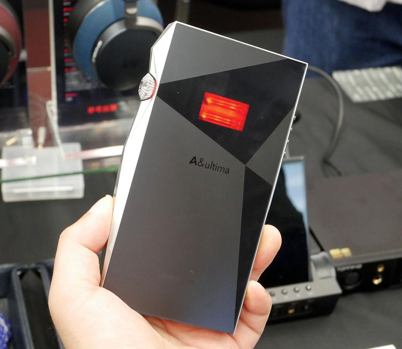 画像: Astell&Kernの「A&ultimaSP4000T」。背面に真空管ののぞき窓も装備