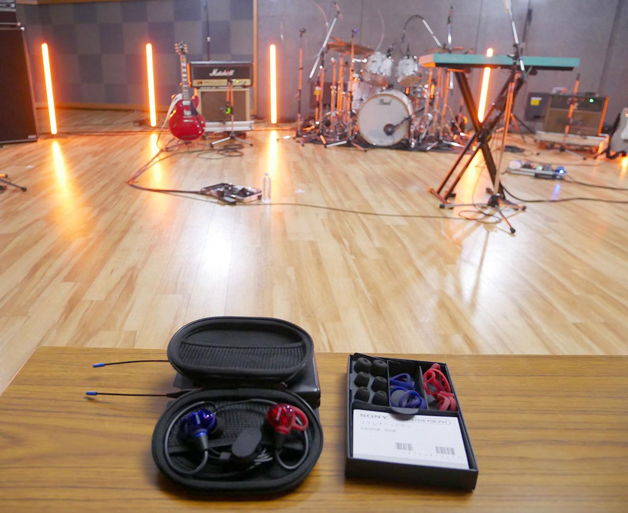画像: 都内のリハーサルスタジオに楽器を設置して、ライブパフォーマンスを「IER-M500」で体験した