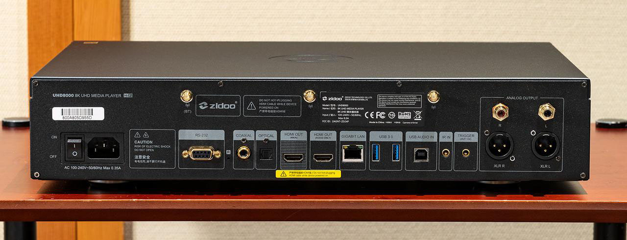 画像: UHD8000のリアパネル。本文にもある通り、2系統のHDMI出力（映像/音声用と音声専用）を搭載しているのが一番の特徴だ。USB Type-Aは、USBメモリーや外付けUSB HDDをつないで音楽や映像データの再生も可能