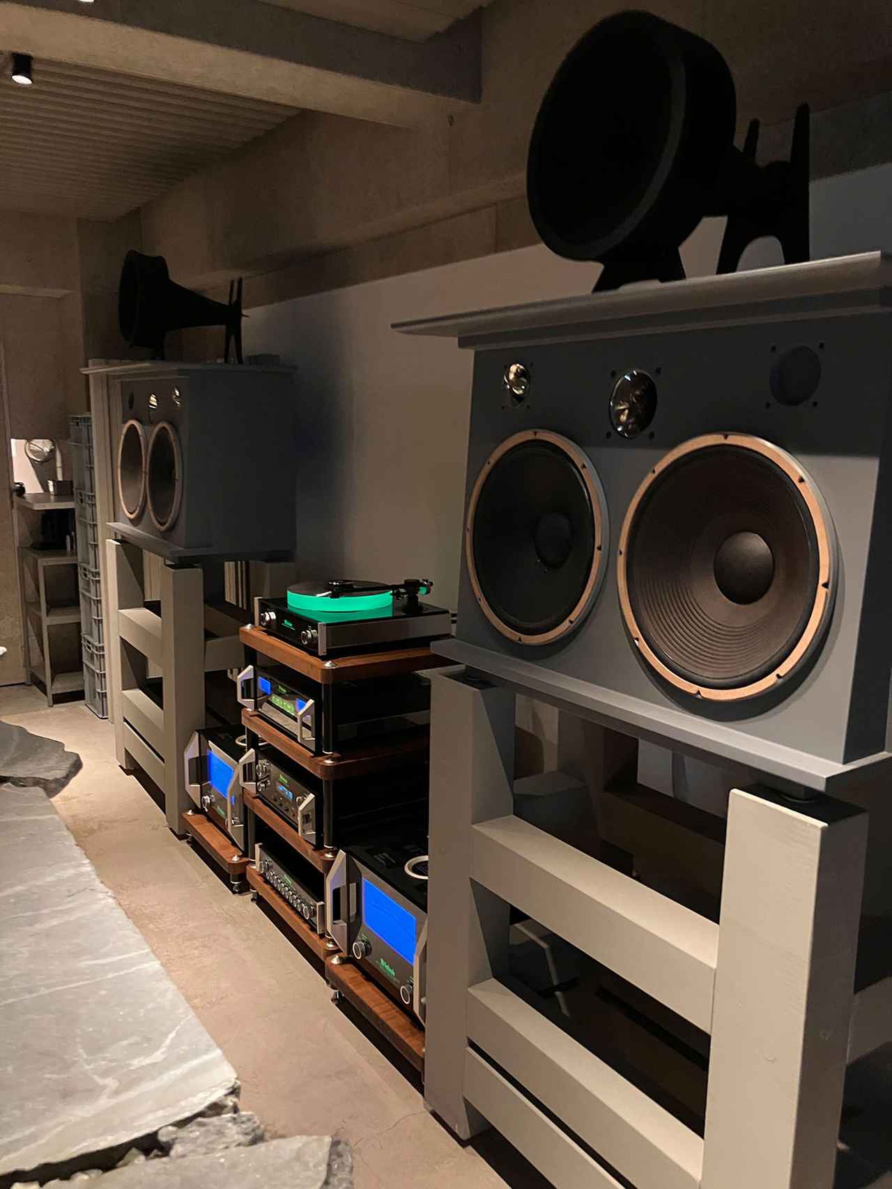 画像: 渋谷・並木橋のミュージックバーで「PASS × McIntosh POP-UP」を開催。9月1日〜13日は、JBLとマッキントッシュの時代を超えたサウンドを体験すべし
