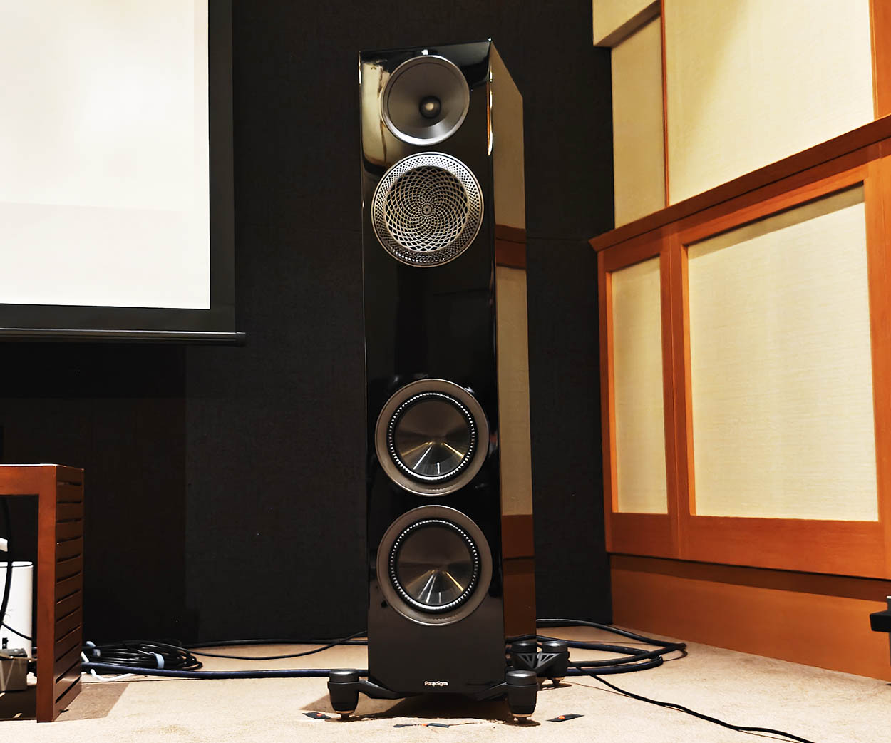 画像: 720F V2のピアノブラックモデル