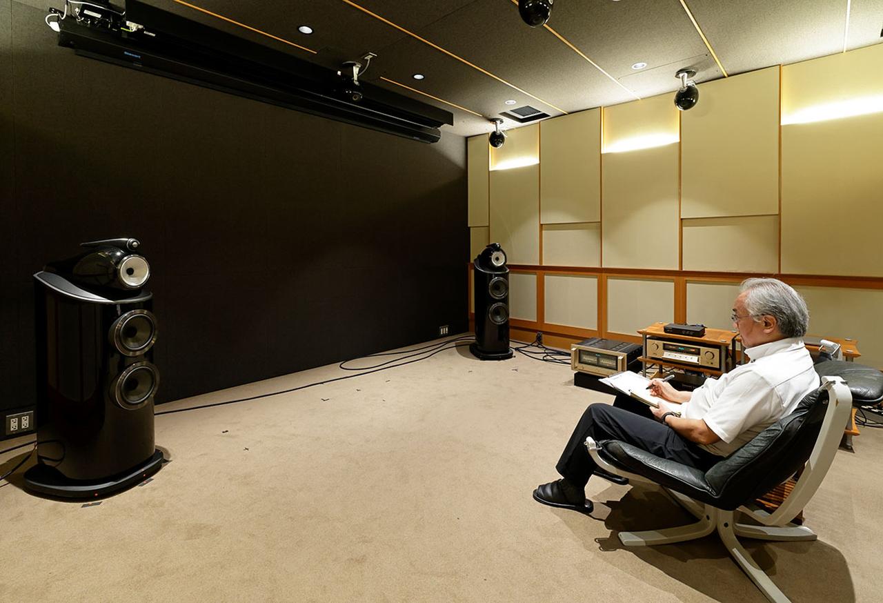 画像: StereoSound ONLINE試聴室ではB&Wのスピーカー「802 D4」で音を確認いただいている。後日の鳥居さん宅でのヘッドホン試聴の様子は近日公開です。乞うご期待！
