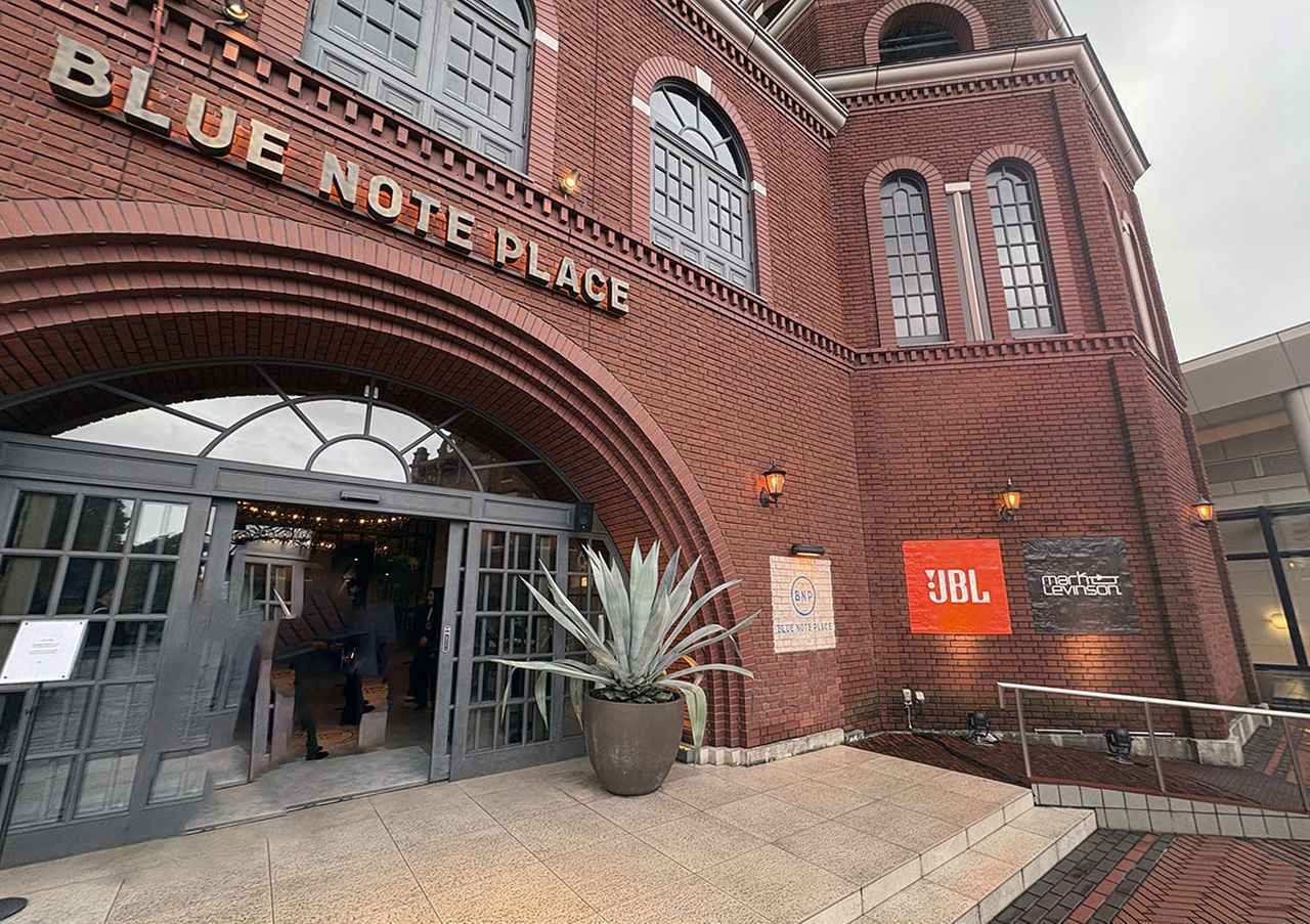 画像: 会場となった、東京・恵比寿のBLUE NOTE PLACE