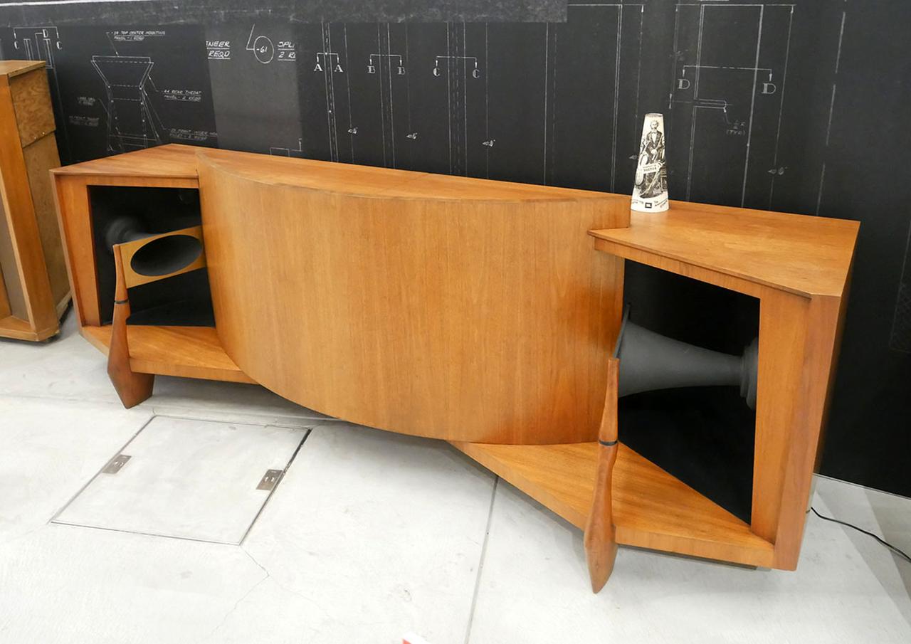 画像: ステレオ黎明期に誕生し、ロングセラーモデルとなった「PARAGON」(1957年)は、JBLを象徴するアイコニックな製品
