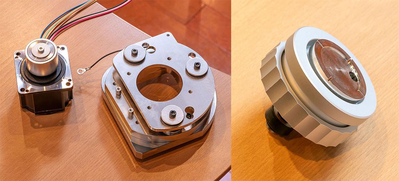 画像: 写真左はMagneDrive Systemのモーターと、新開発されたバイブレーション・アブソーバー・ケース。このふたつを組み合わせることで、シャーシ内にMagne Drive Systemのモーターを内蔵。より使いやすい本体サイズを実現した。右の写真は新開発アイソレーション・フットで、独自のスパイクと受皿を一体化した構造に、ハウリングを防ぐためのダンパー機能を追加している