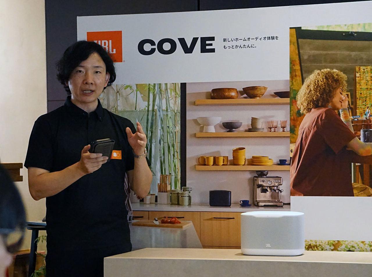 画像: ハーマンインターナショナル Lifestyle Audio-Consumer マーケティング部 プロダクトマネージャー 根木健太さんが「X1」を使ったサウンドデモを実施