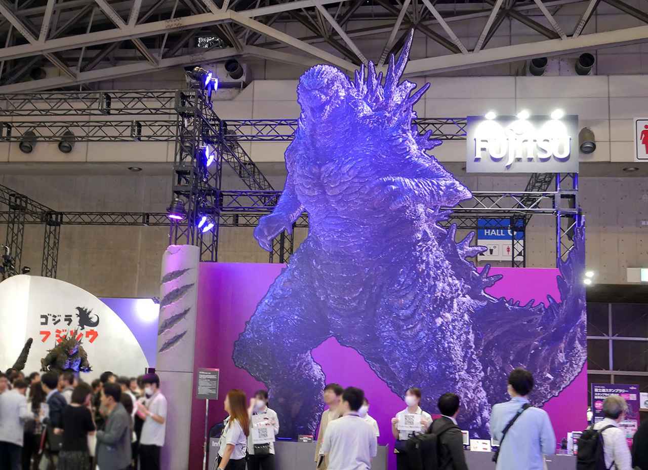 画像: ひときわ目立っていた富士通ブース
